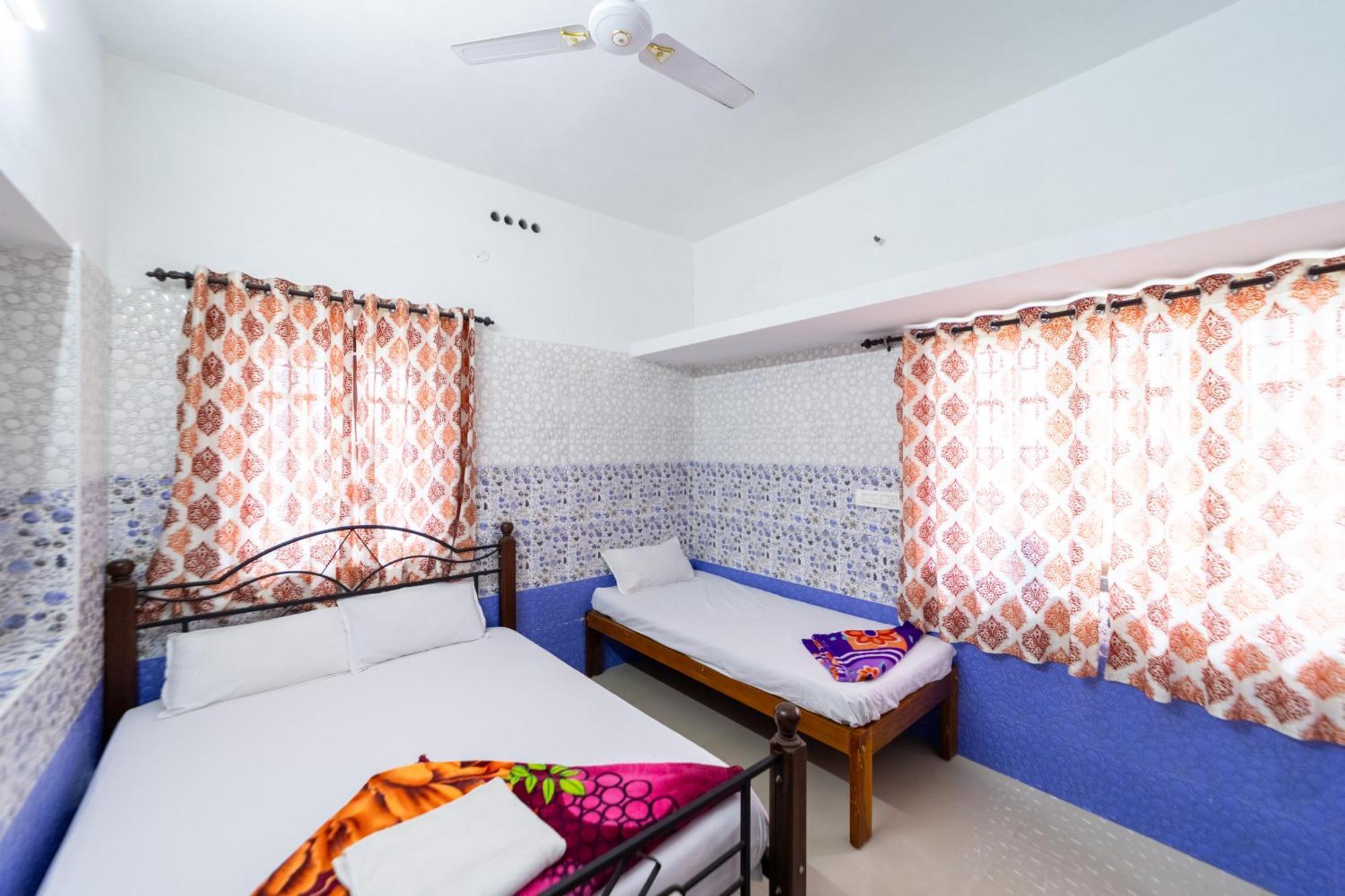 Sri Nandha Luxury Comforts Vālpārai Exterior foto