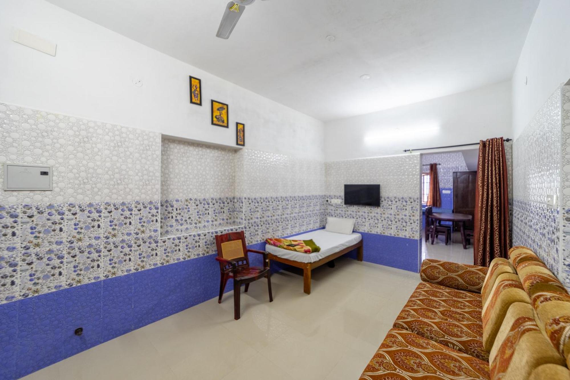 Sri Nandha Luxury Comforts Vālpārai Exterior foto