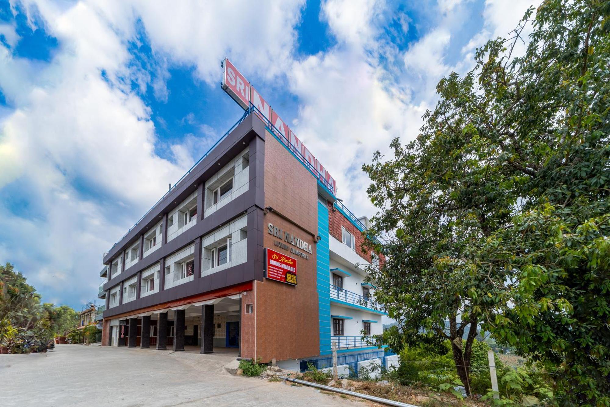 Sri Nandha Luxury Comforts Vālpārai Exterior foto